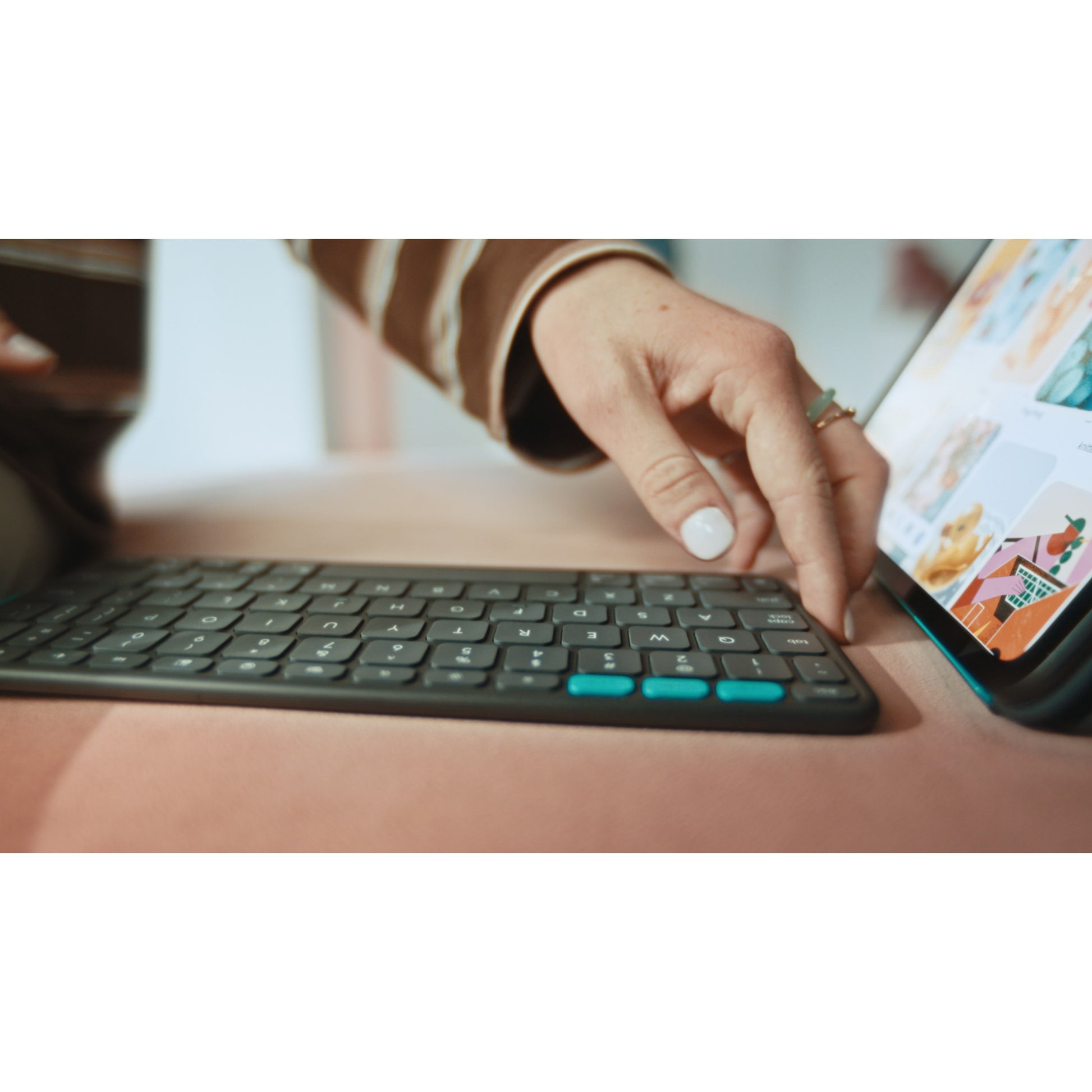 Logitech 920-013382. QWERTZ. Grafit. Bluetooth. 90mAh. 28mm. 232mm